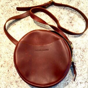 Crossbody leather round bag brown. Only used once.